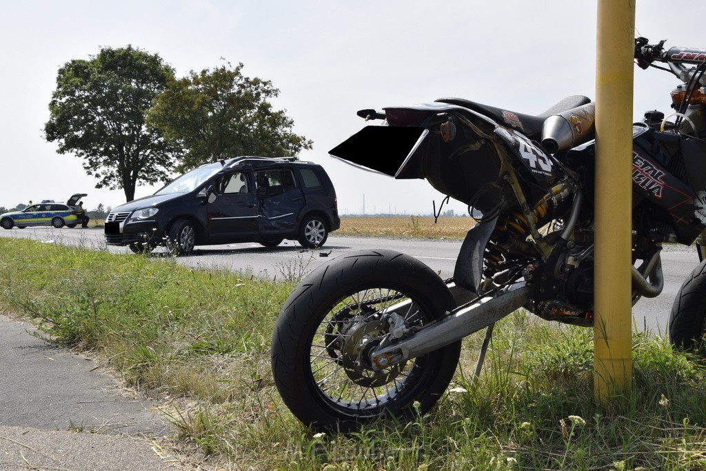 Schwerer Krad Pkw Unfall Koeln Porz Libur Liburer Landstr (Krad Fahrer nach Tagen verstorben) P082.JPG - Miklos Laubert